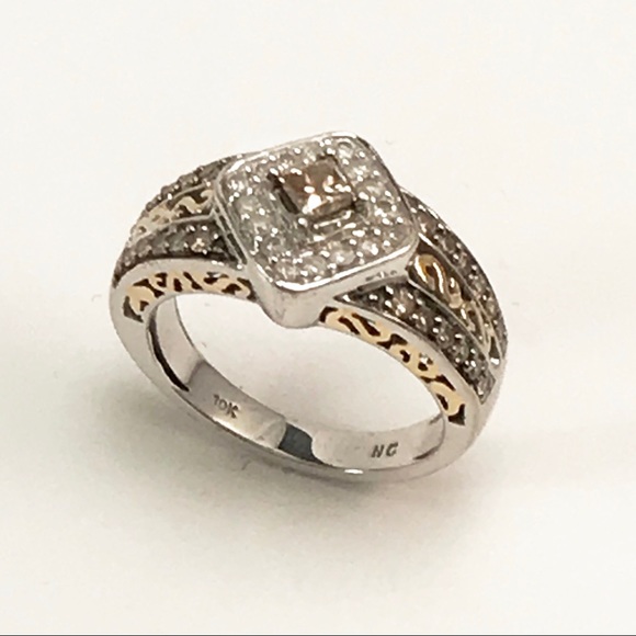 Two toned 10kt Gold Ring Sz 7 - Picture 1 of 3